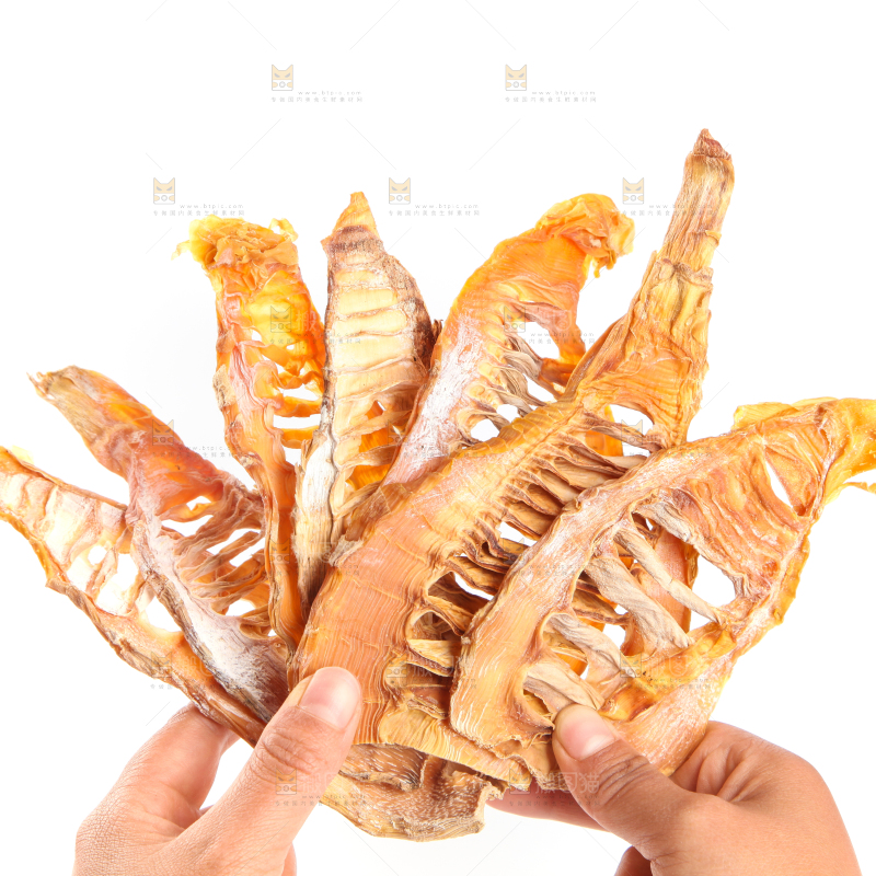 白底上摆放着野生笋干