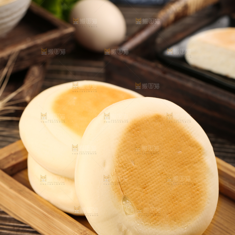 盘子里装着奶香饼