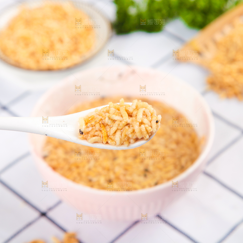 碗里泡着炒米