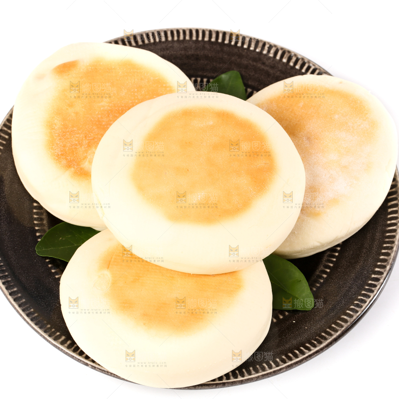 盘子里装着奶香饼