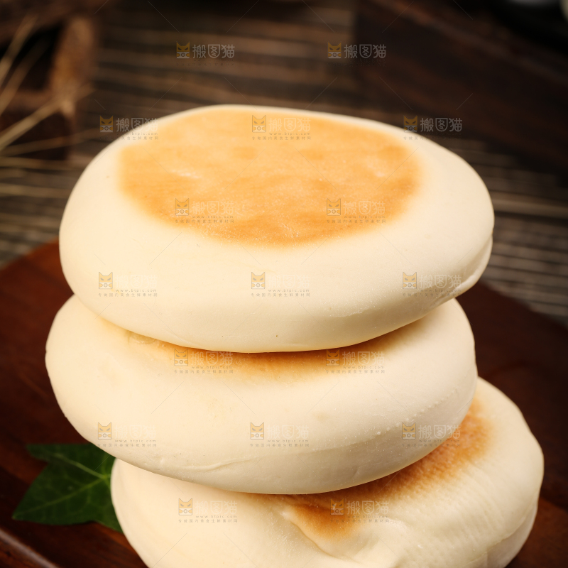 盘子里装着奶香饼