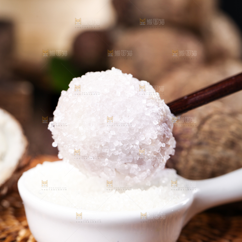 竹底上的牛奶毛芋头