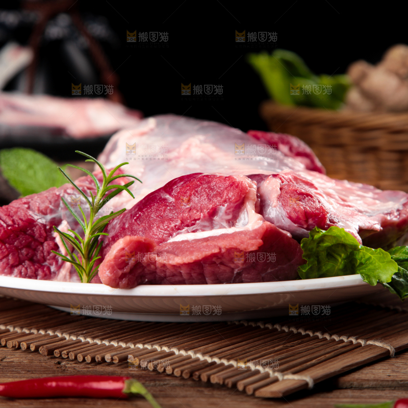 竹底上的贵州土黄牛肉