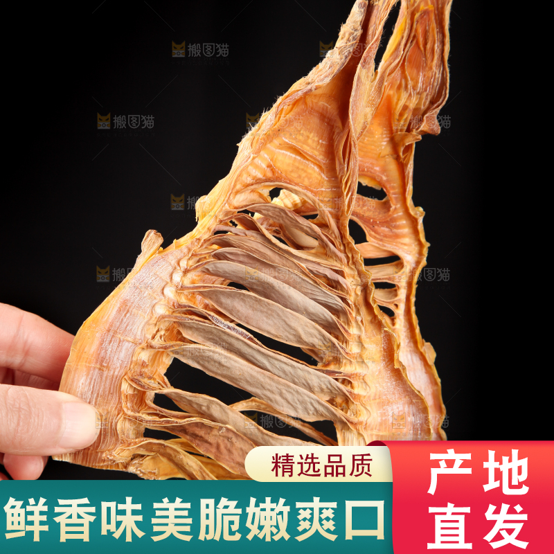 手里拿着冬笋片