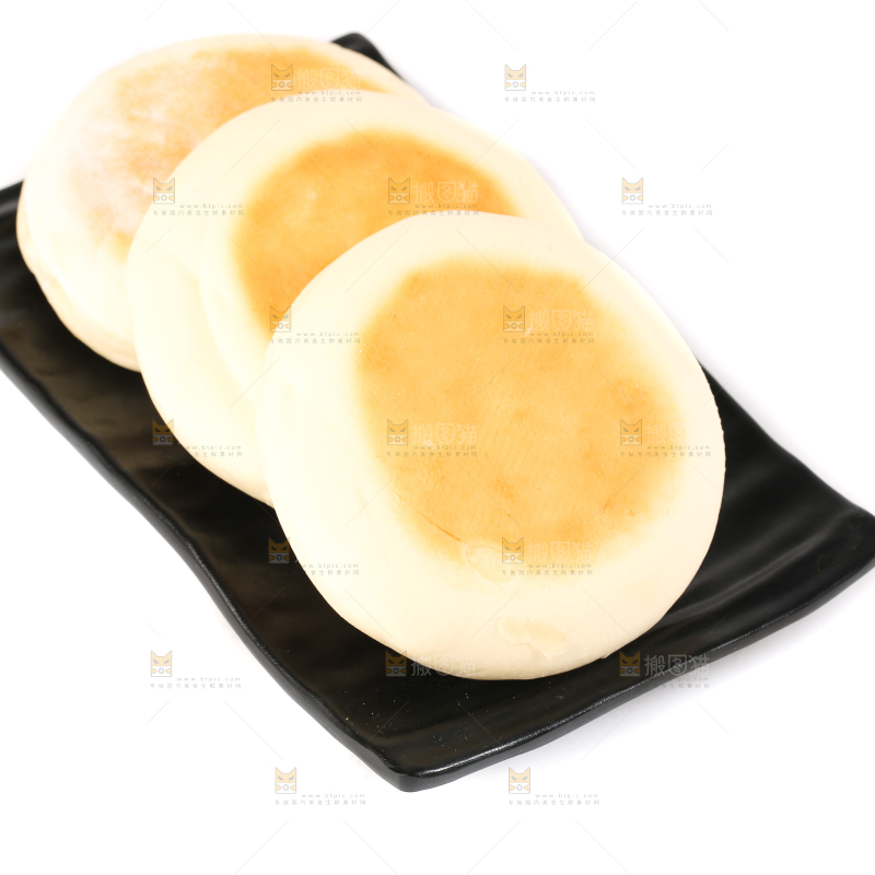 盘子里装着奶香饼