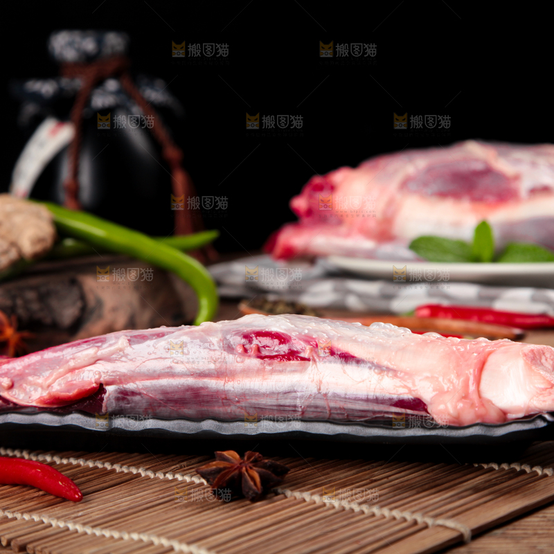 竹底上的贵州土黄牛肉