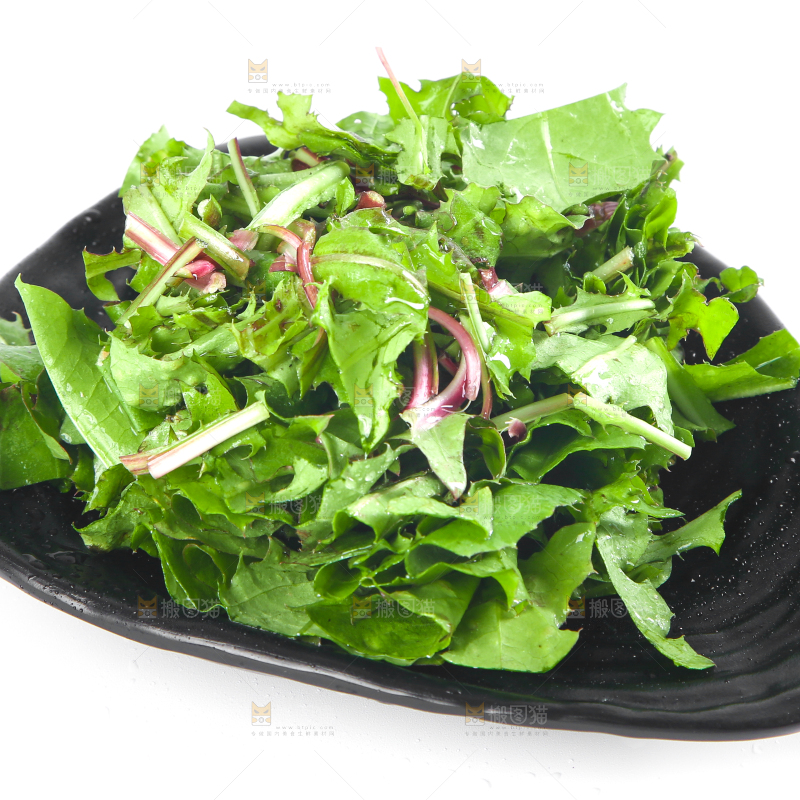一盘黄花郎放在白底上