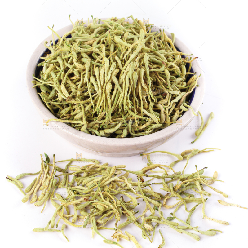 一碗干金银花放在白底上