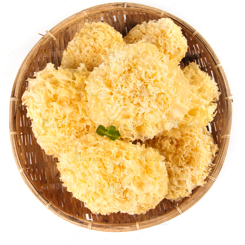 白底上放着一盘古田银耳