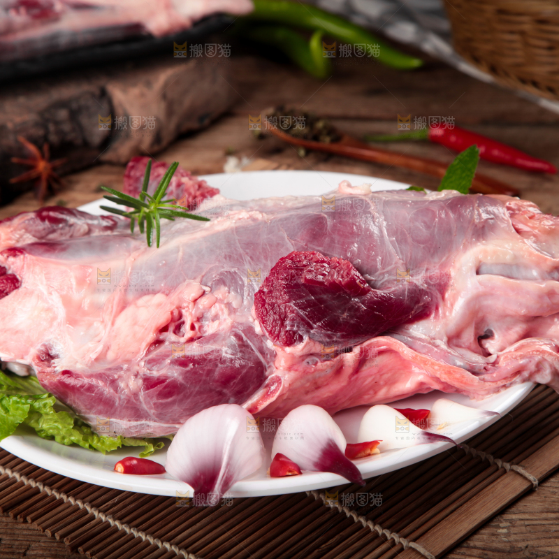 竹底上的贵州土黄牛肉