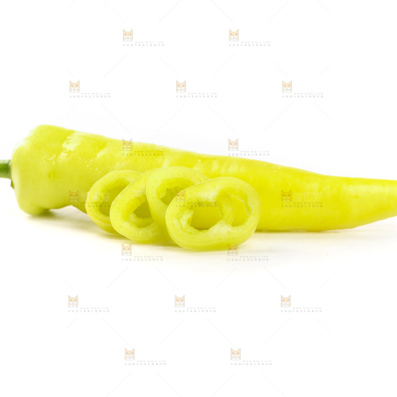 白底上的水果辣椒