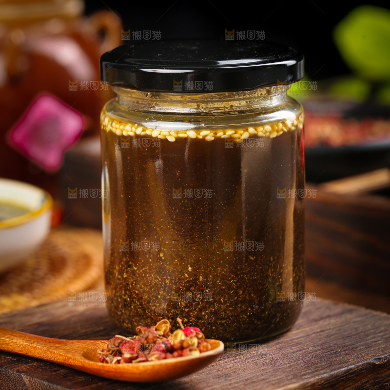 盘子里的麻花椒酱