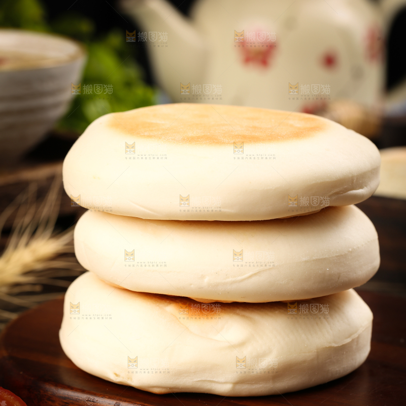 盘子里装着奶香饼
