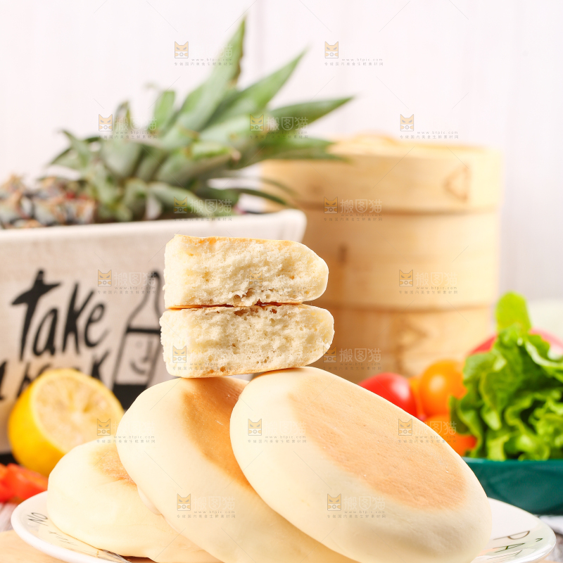 盘子里装着饼子