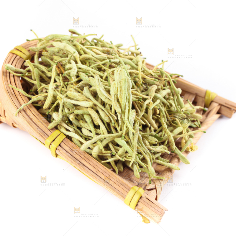 一盘干金银花放在白底上