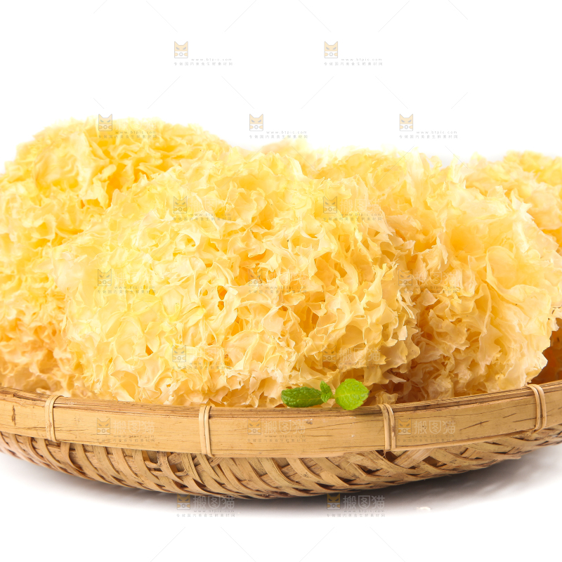 白底上放着一盘古田银耳