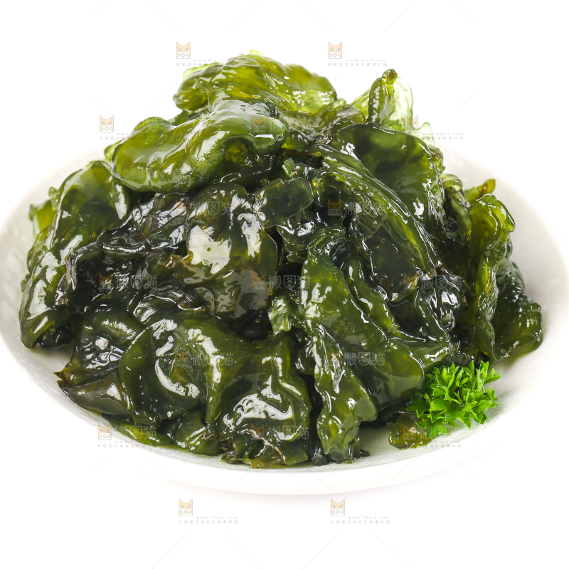 盘子里装着雷公菌