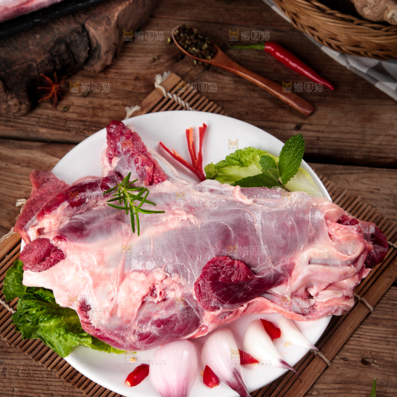 竹底上的贵州土黄牛肉
