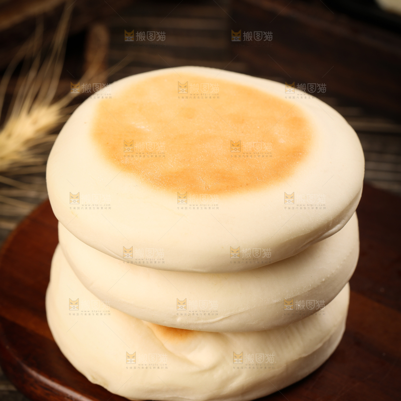 盘子里装着奶香饼