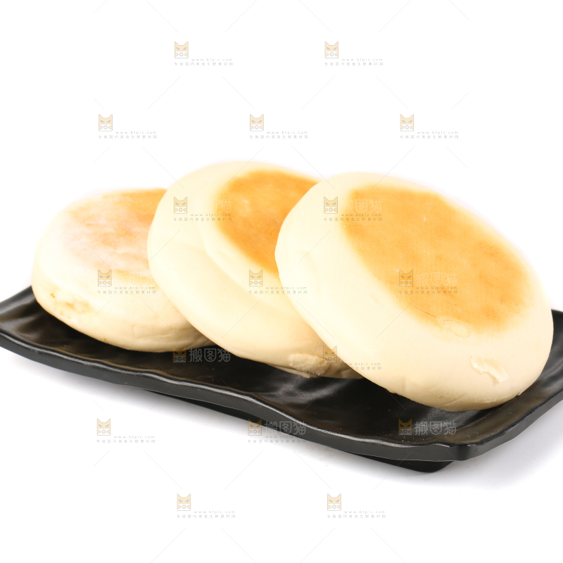 盘子里装着奶香饼