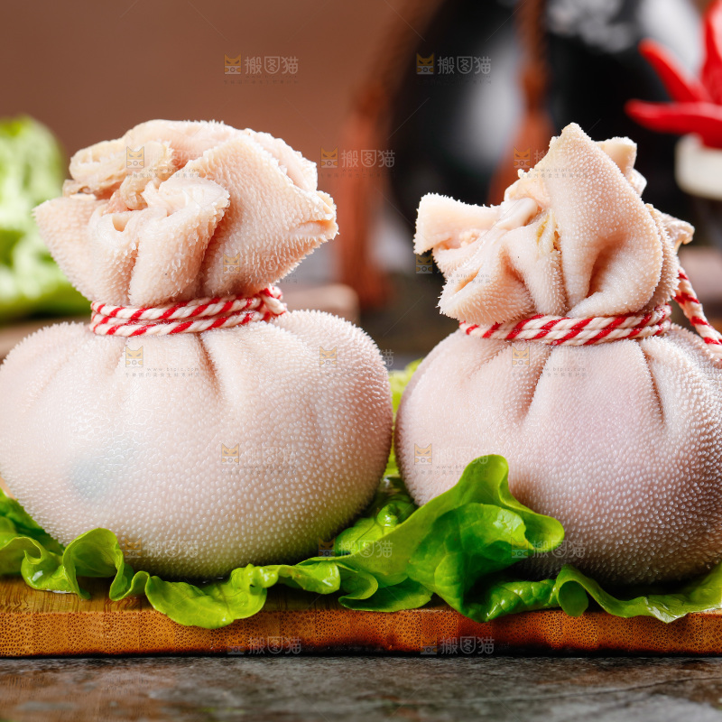 木底上放着内蒙古肚包羊肉