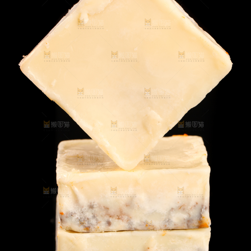 黑底上的清汤火锅料