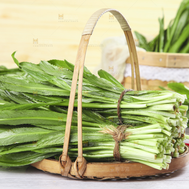 木底上放着一篮刺香菜