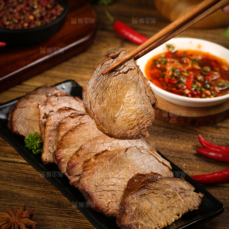 盘子里装着五香牛肉