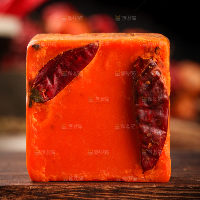 木底上的麻辣火锅底料