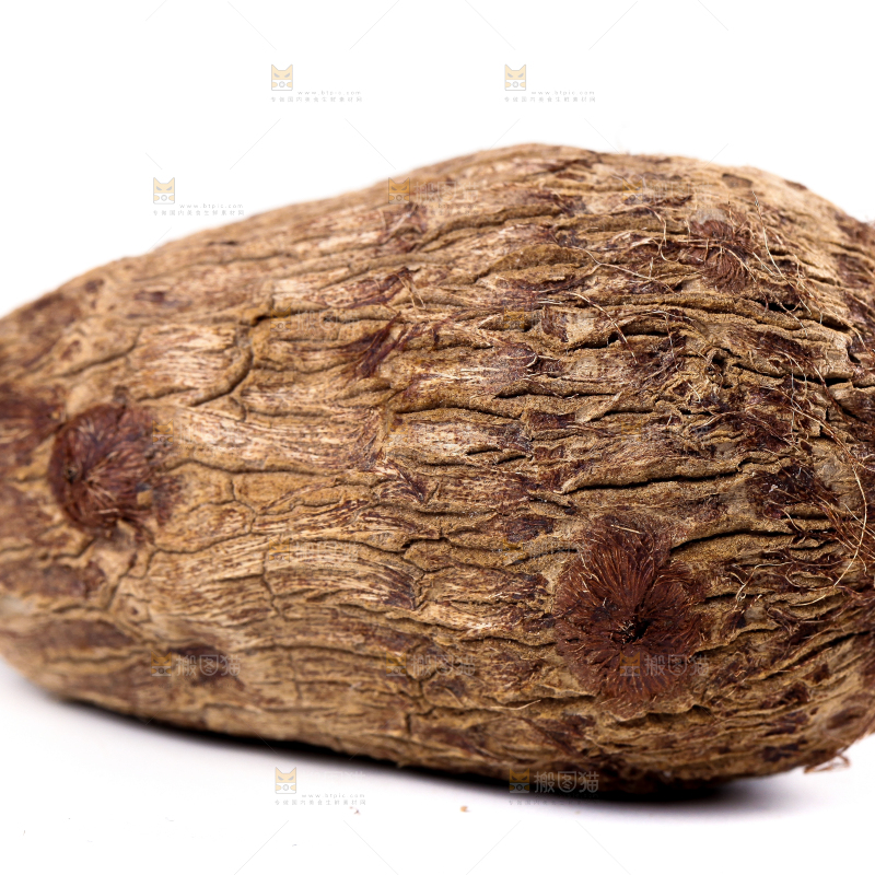 白底上摆放着牛奶小芋头
