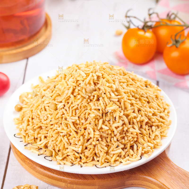 木板上放着手工炒米