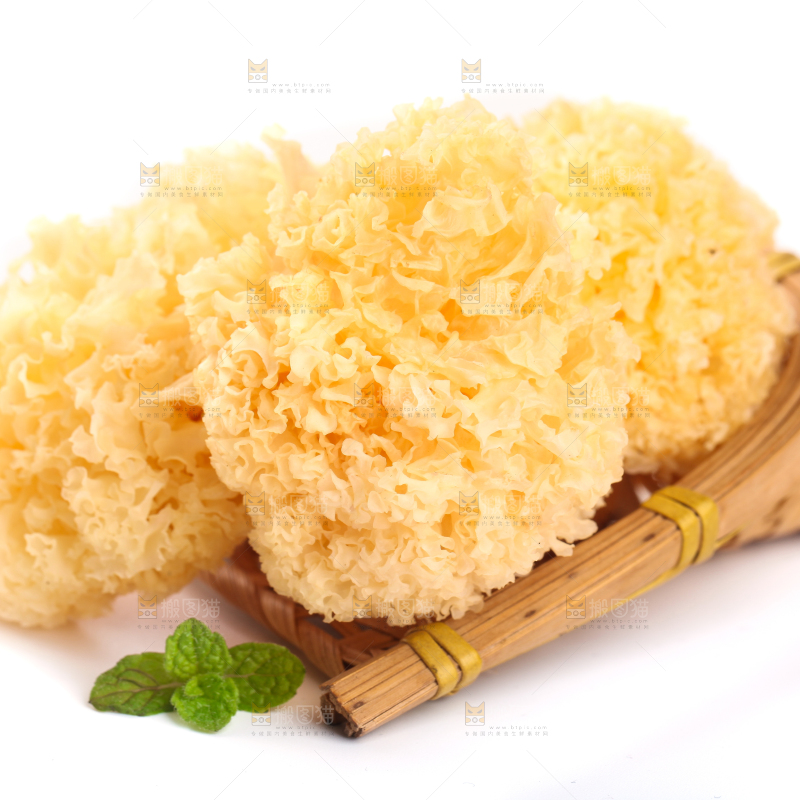 白底上放着古田银耳