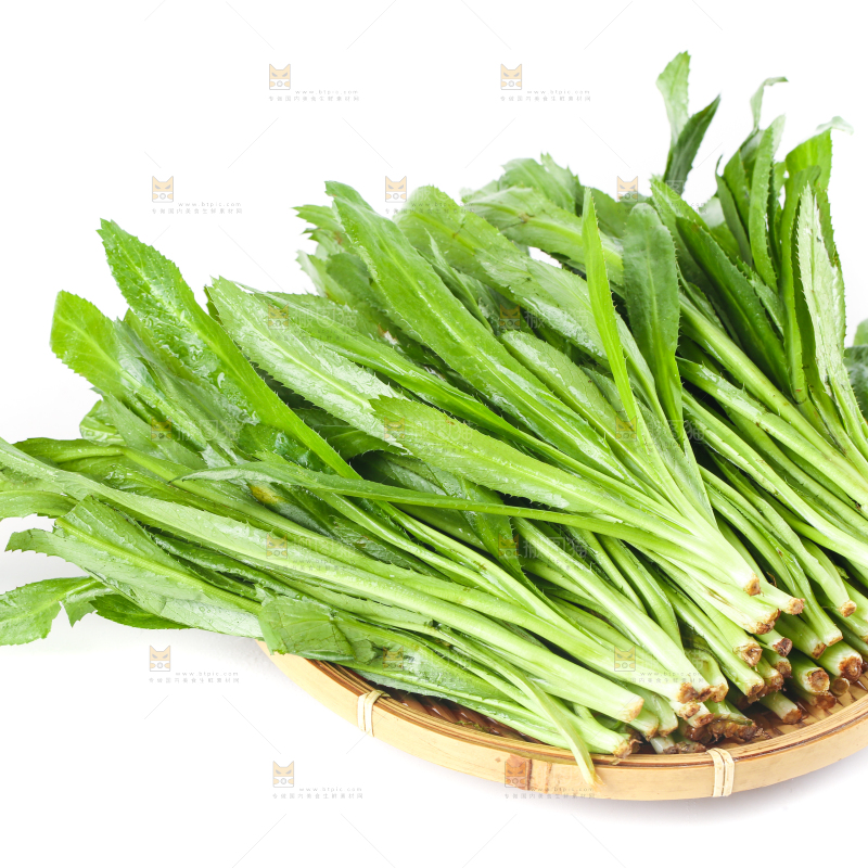 一盘云南大香菜放在白底上