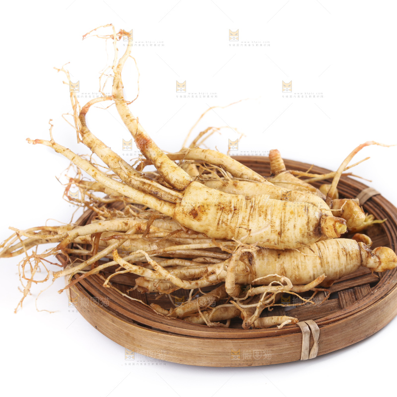 白底上放着一筐东北人参