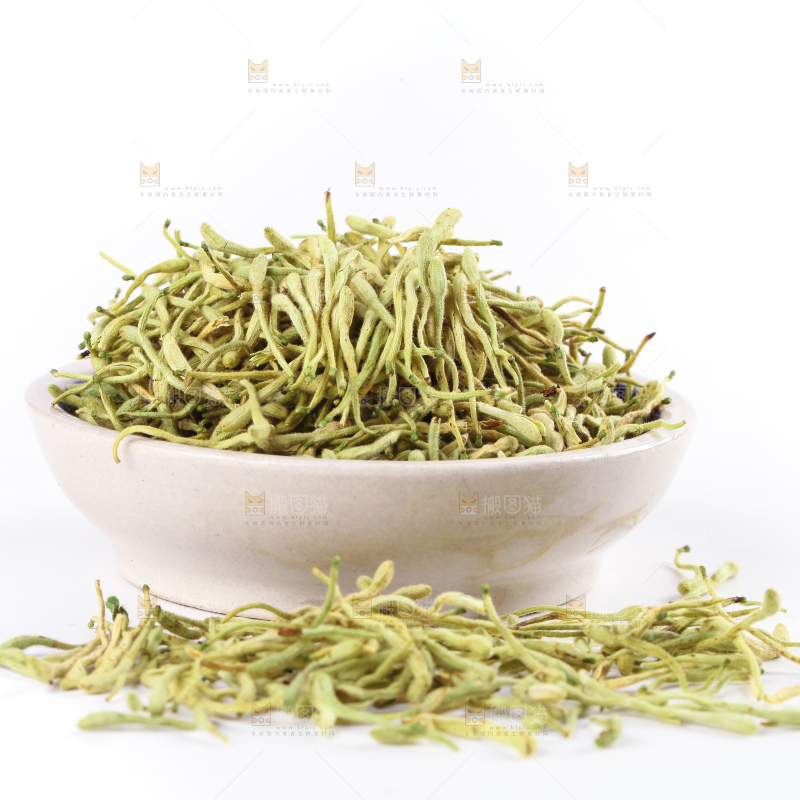 一碗干金银花放在白底上