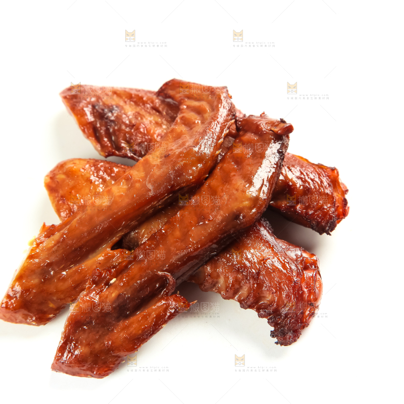 白底上放着酱香鸭翅