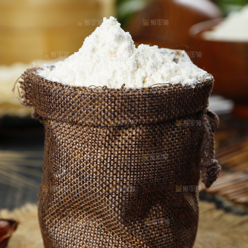袋子里装着小麦粉