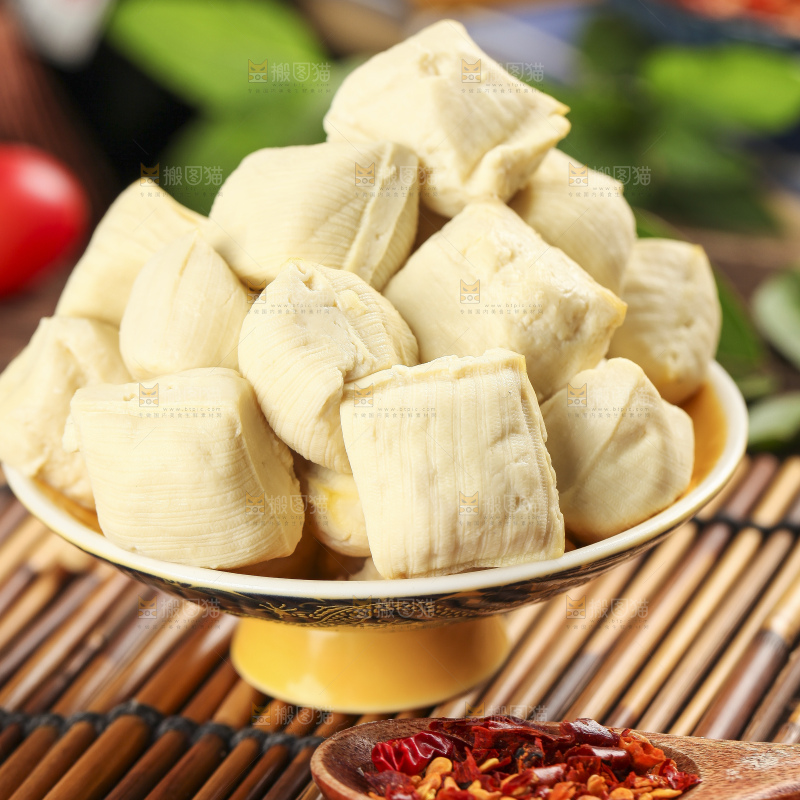 碗里装着手工包浆豆腐