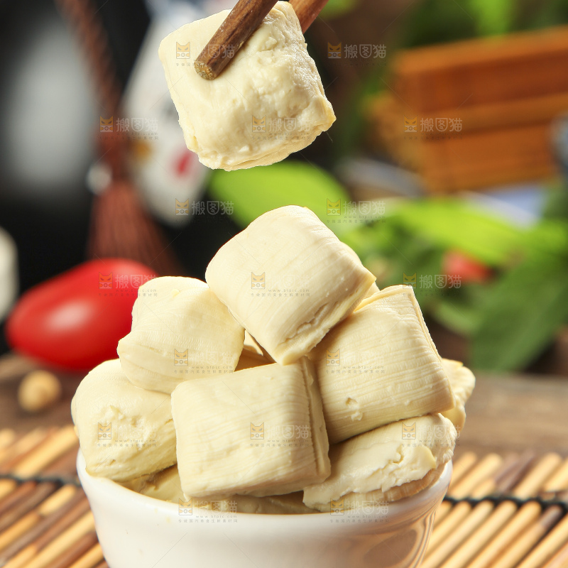 碗里装着手工包浆豆腐