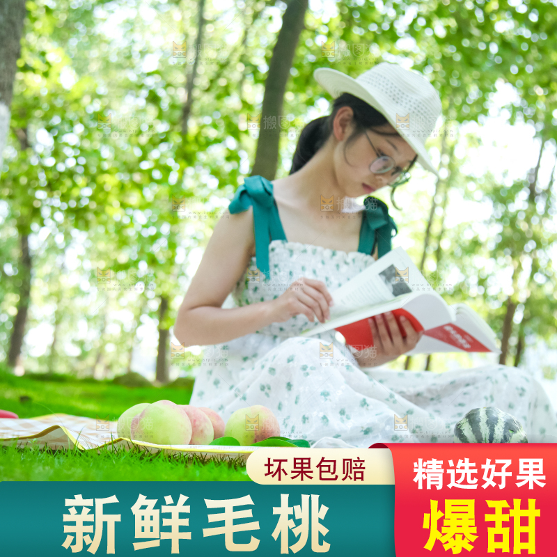 手里拿着一盘桃子