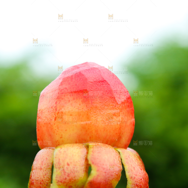 剥皮了的红心李