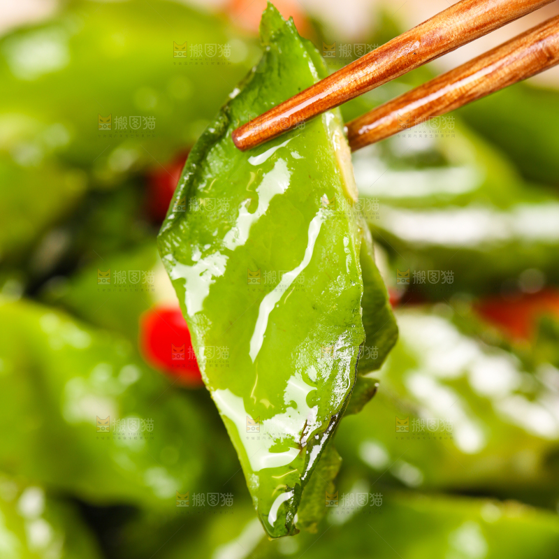 盘子里装着清炒四角豆