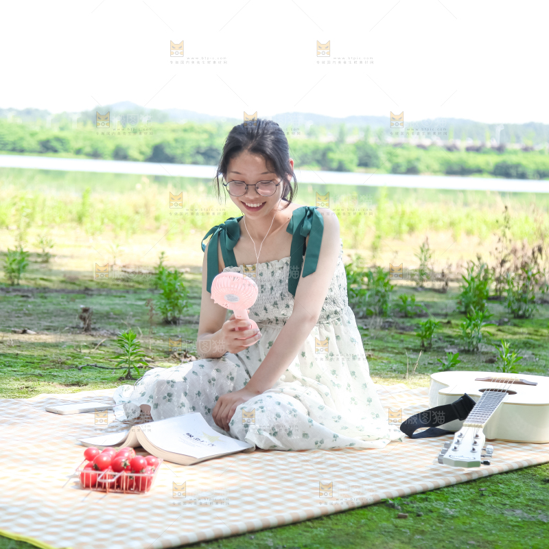 女孩正在玩耍