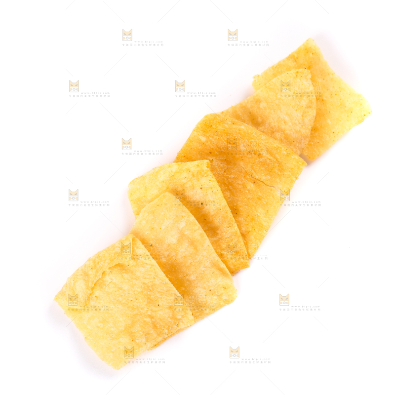 白底上摆放着薯片