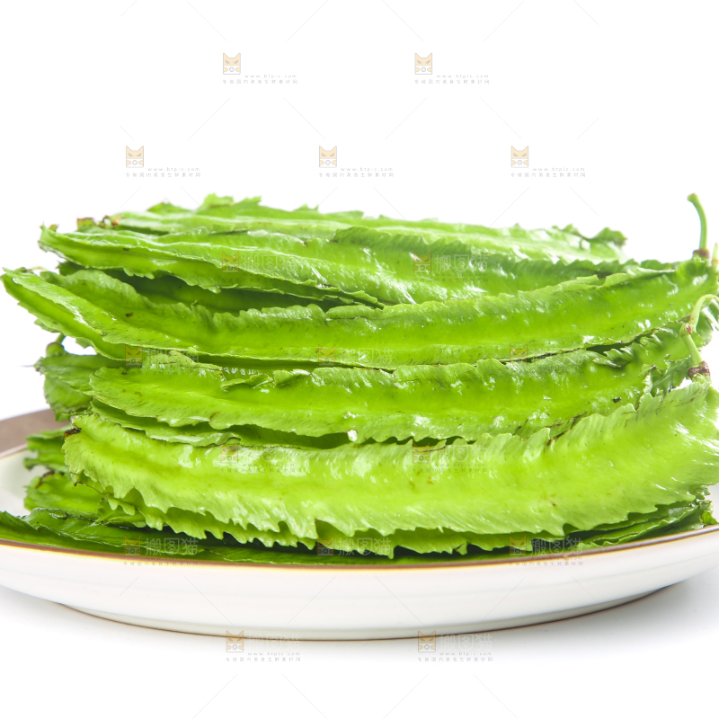 盘子里装着四角豆