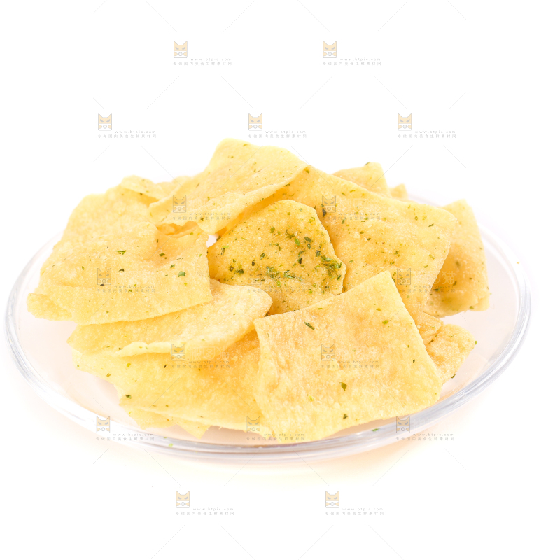 碟子里装着薯片