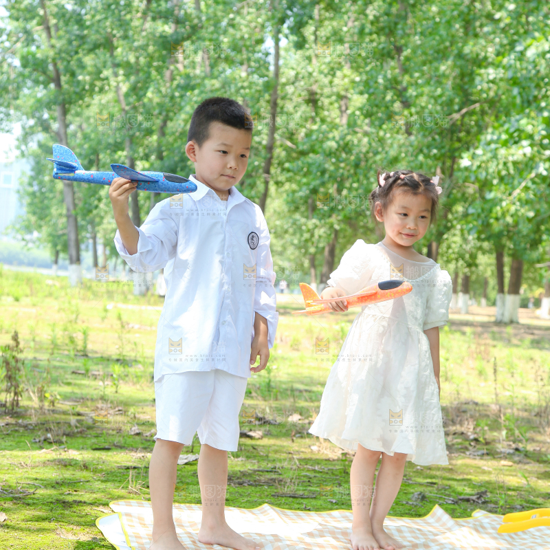 小孩子正在玩耍