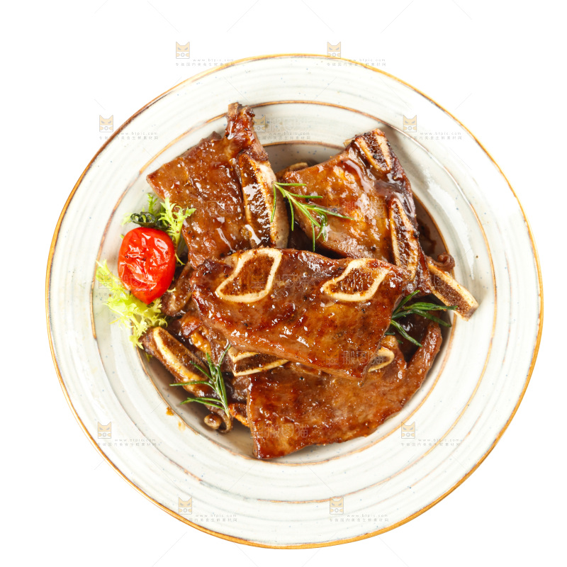 盘子里装着香煎牛仔骨