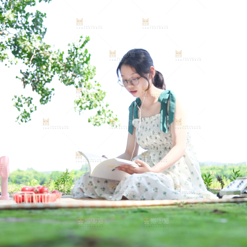 女孩正在看书