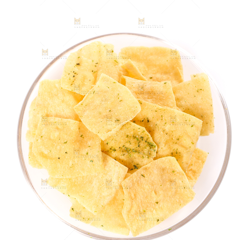 碟子里装着薯片